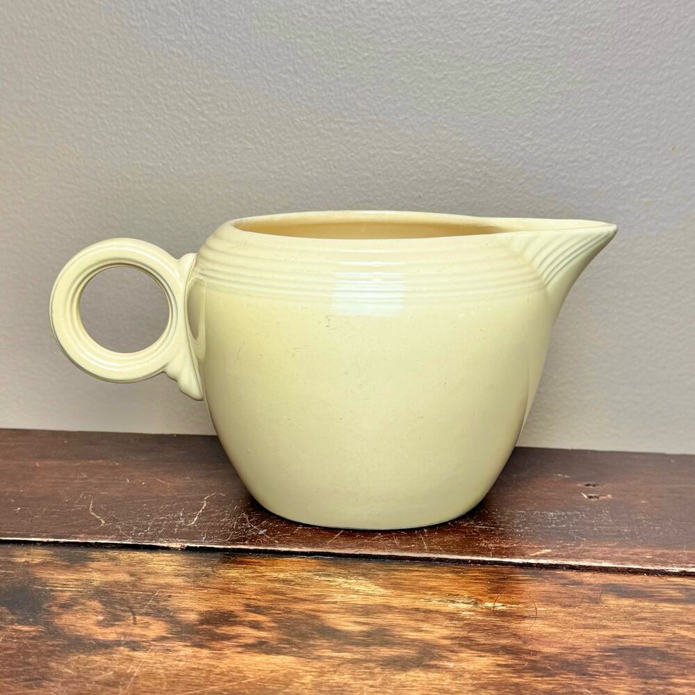 Vintage‎ FiestaWare Pale Yellow 2 Pint Ring Handled Pitcher Jug HLC 1937-1951